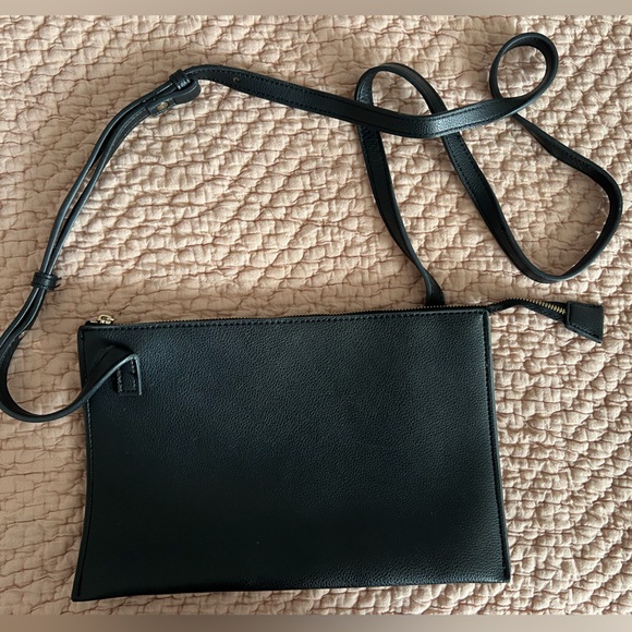 Banana Republic Handbags - Banana Republic Black Crossbody Bag